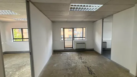 Office To Let in Hyde Park (9)